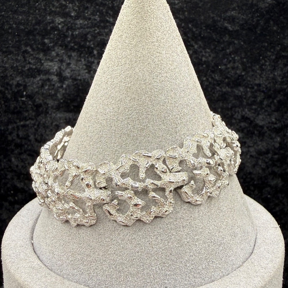 Vintage‎ Trifari Bracelet Coral Link Silver Tone Textured 7"